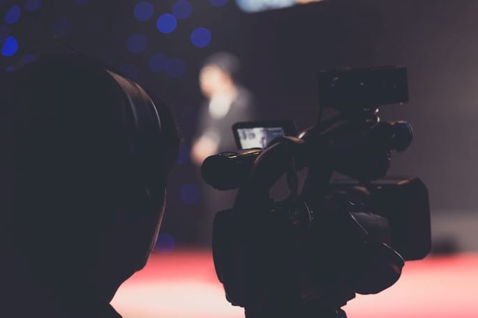 M 1王者 ミルクボーイ のyoutubeチャンネルが突如 おやすみ 漫才を公開 ユーチューバーnext